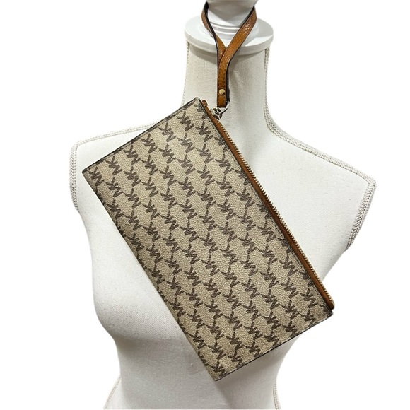 Michael Kors Fulton Zip Clutch - Picture 3 of 13